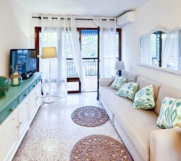 Na predaj apartmán v srdci Font de Sa Cala, len pár krokov od mora, Malorka