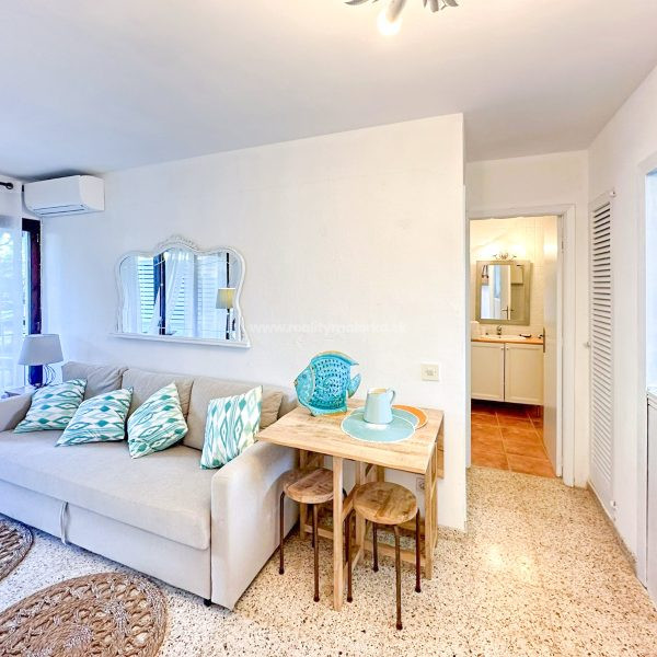 Na predaj apartmán v srdci Font de Sa Cala, len pár krokov od mora, Malorka