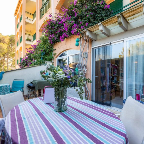 Na predaj úžasný mezonet s terasou a spoločným bazénom vo Font de Sa Cala, Malorka Na predaj úžasný mezonet s terasou a spoločným bazénom vo Font de Sa Cala, Malorka