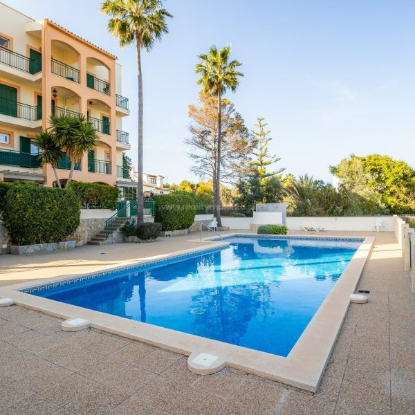 Na predaj úžasný mezonet s terasou a spoločným bazénom vo Font de Sa Cala, Malorka Na predaj úžasný mezonet s terasou a spoločným bazénom vo Font de Sa Cala, Malorka