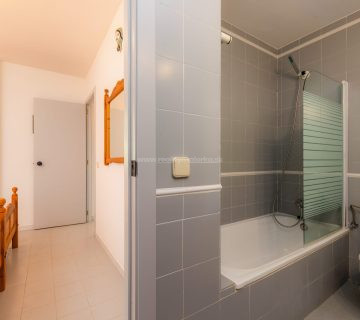 Na predaj apartmán v Canyamel, pár krokov od mora a so spoločným bazénom, Malorka