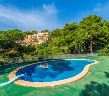 Na predaj apartmán v Canyamel, pár krokov od mora a so spoločným bazénom, Malorka