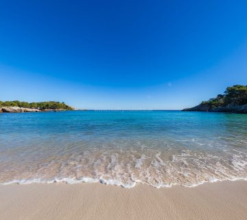 Na predaj úžasný mezonet s terasou a spoločným bazénom vo Font de Sa Cala, Malorka Na predaj úžasný mezonet s terasou a spoločným bazénom vo Font de Sa Cala, Malorka