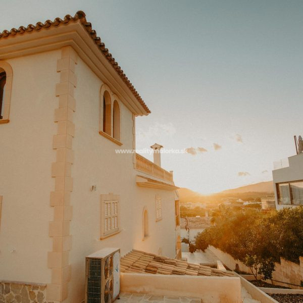 Na predaj úchvatná vila s bazénom v Cala Ratjada, Malorka
