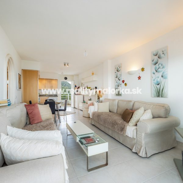 Na predaj apartmán s výhľadom na more v Puerto de Alcúdia, Malorka